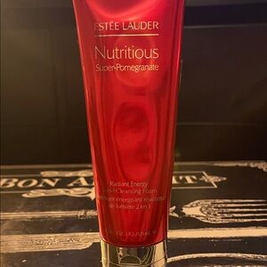 Estee Lauder Nutritious Super-Pomegranate Cleansing Foam - Vibrant Red